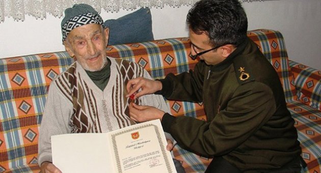 AYAZ'46 yıl sonra babasının madalyasına kavuştu