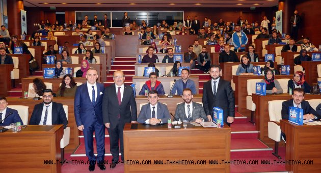 Başkan Gümrükçüoğlu gençlerle beyin fırtınası yaptı