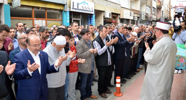 Gazateci Hakan Yoloğlu eşini ebediyete uğurladı