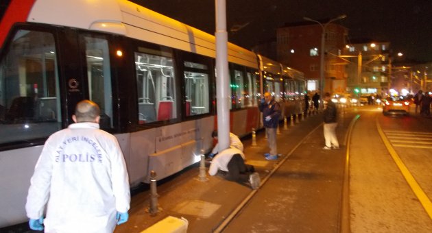 Minik Ahmet Tranwayın altında kalarak can verdi