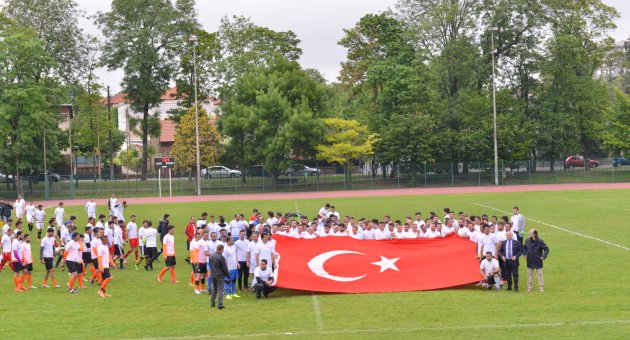 PARİS DE TRABZON RÜZGARI ESTİ.