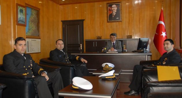 TCG BANDIRMA ( F – 502 ) Gemi Komutanları Kaymakam Sayın Mehmet Ali ÖZKAN’ ı makamında ziyaret etti.