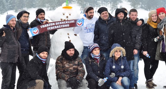 TRABZONLU GENÇLERİN ABANT ÇOŞKUSU